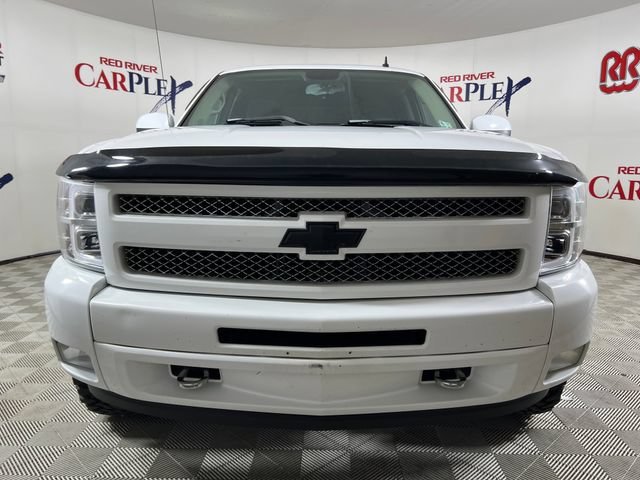 Used 2009 SUMMIT WHITE Chevrolet LT image 2