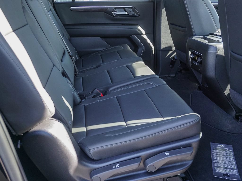 2026 Chevrolet Suburban LT - Photo 13
