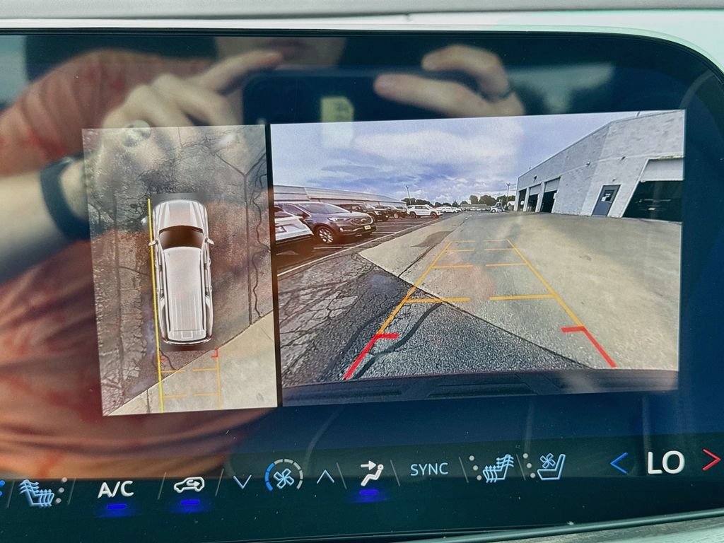 2026 Chevrolet Suburban Premier - Photo 14