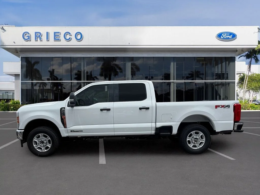 New 2026 Oxford White Ford F-250® XLT image 4