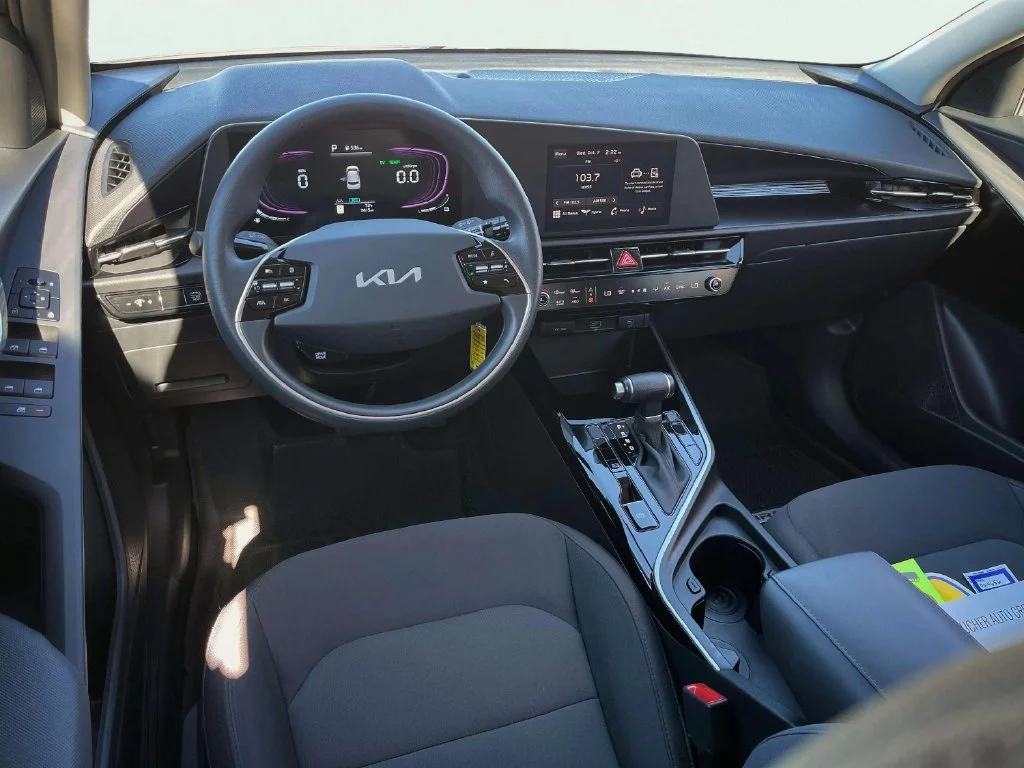 Used 2025 Aurora Black Pearl Kia LX image 23