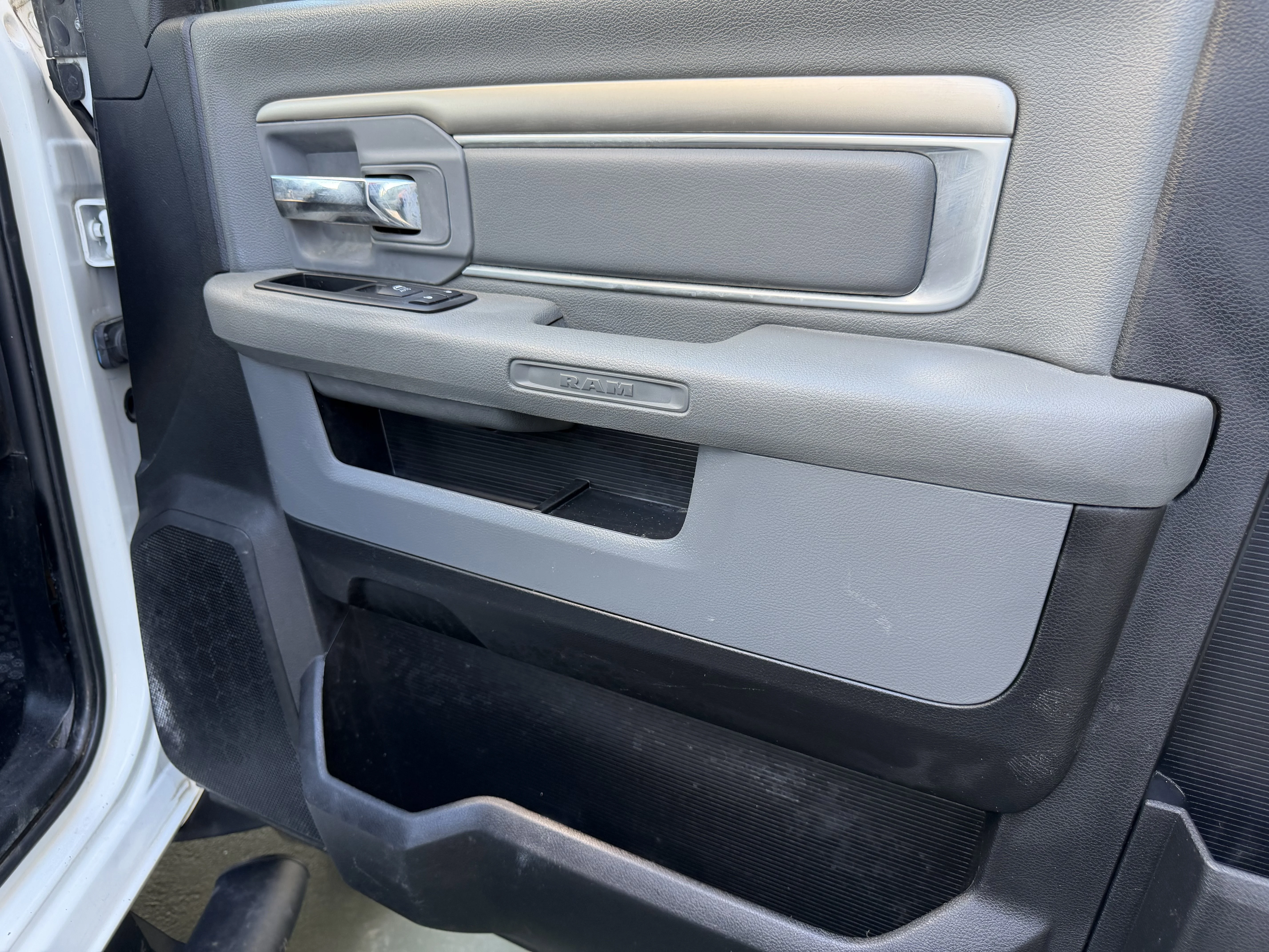 Used 2017 Bright White Clearcoat Ram  image 12