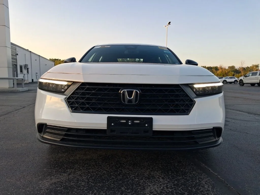 Used 2023  Honda Sport image 7