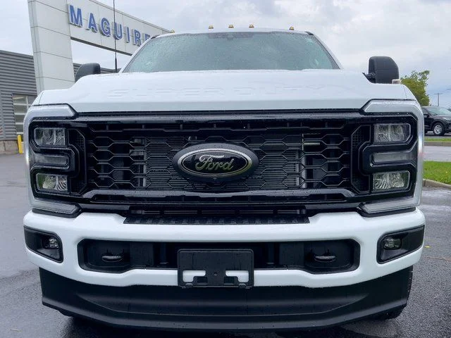New 2026 Oxford White Ford F-250® XLT image 2