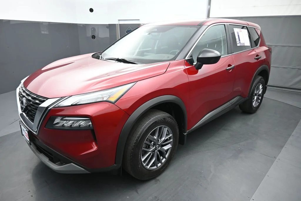 Used 2023 Red Nissan S image 13