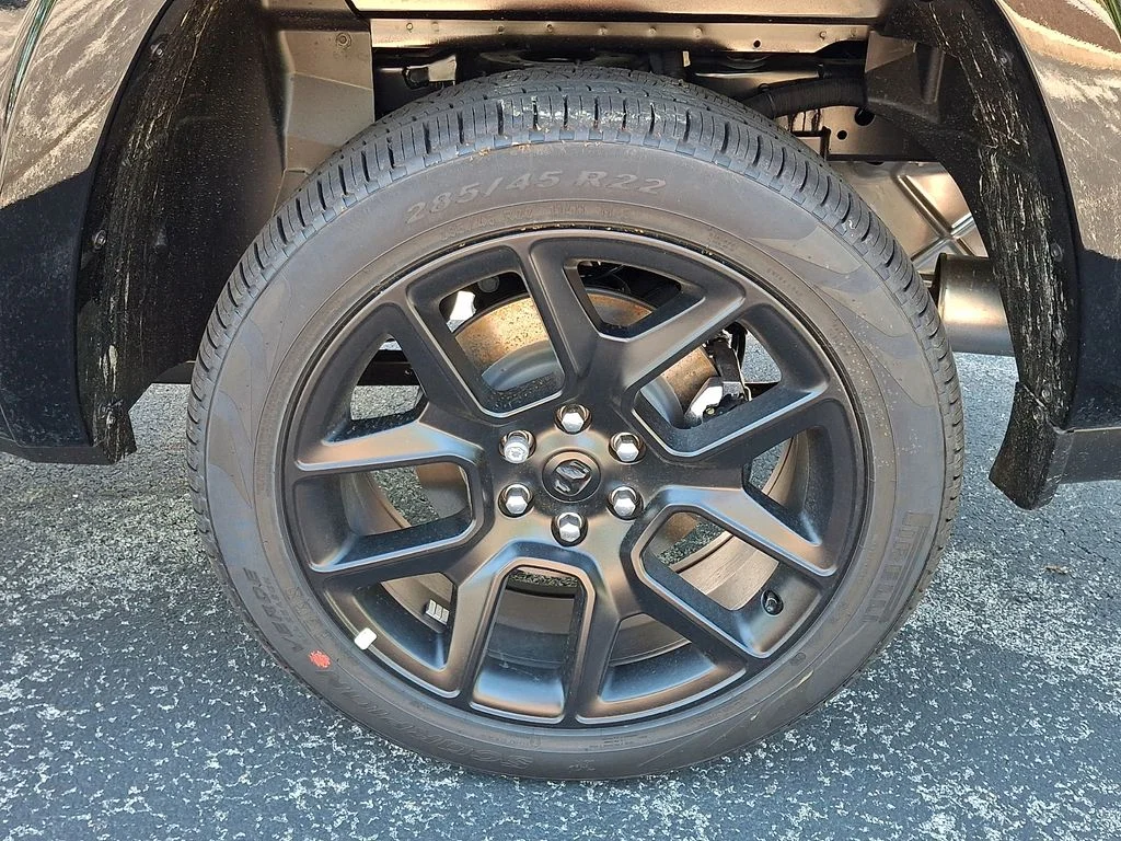 New 2026 Diamond Black Crystal Pearl-Coat Exterior Paint RAM Laramie image 5