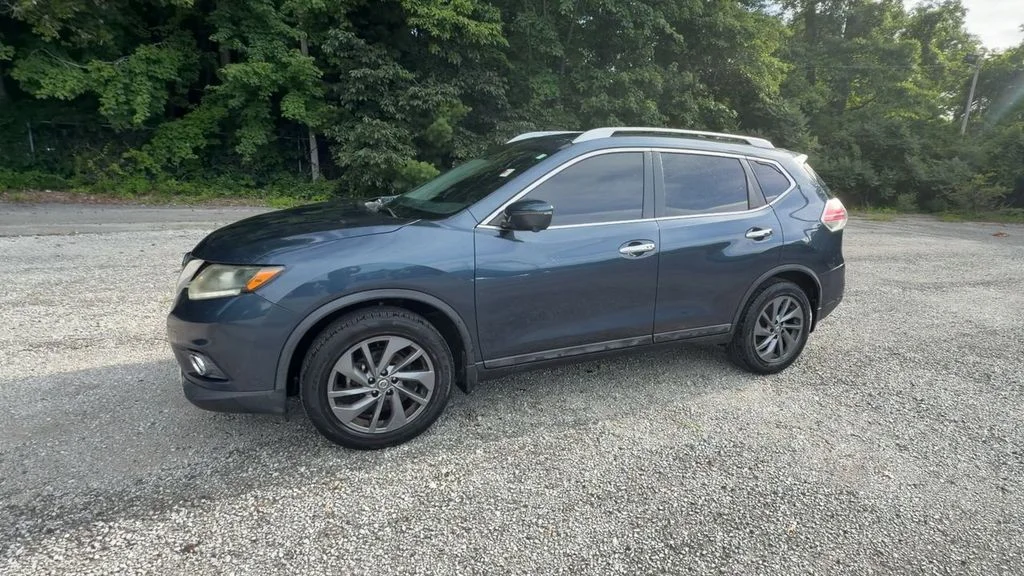 Used 2016 Blue Nissan SL image 4