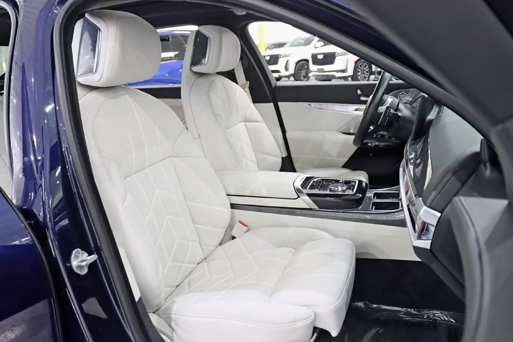 Used 2023 Blue BMW 760i xDrive image 30