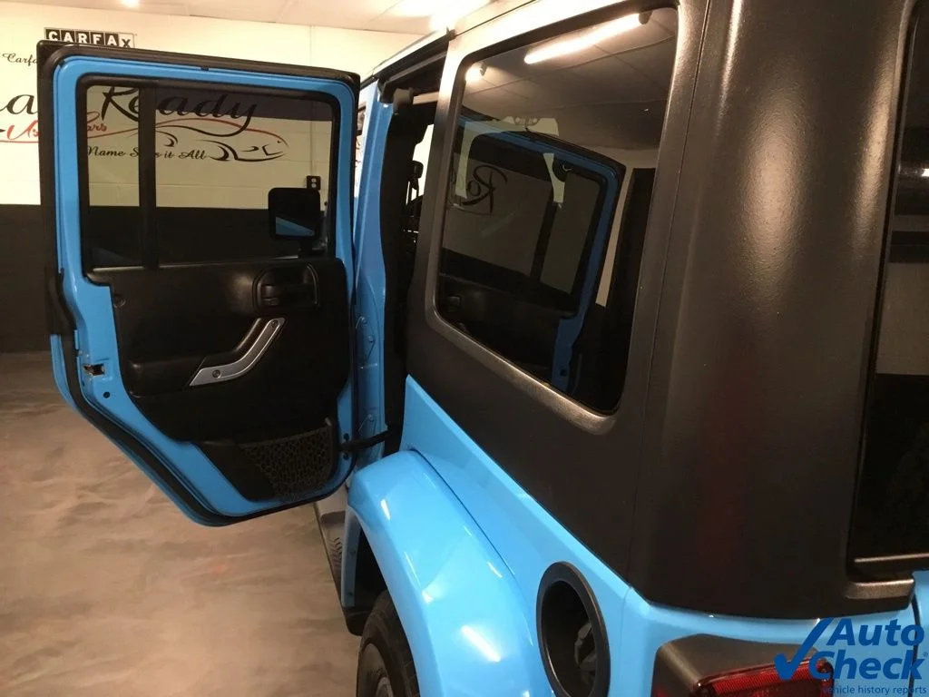 Used 2018 Blue Jeep Unlimited Sahara image 29