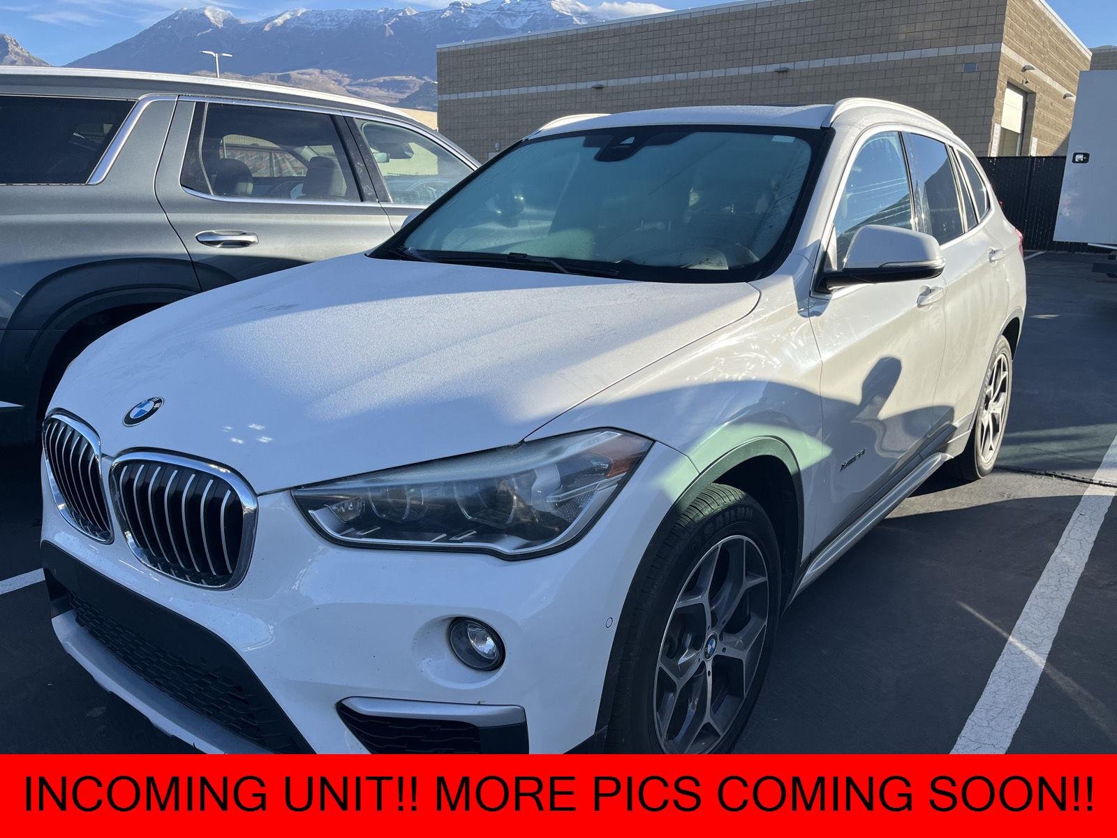 Used 2018  bmw xDrive28i image 1