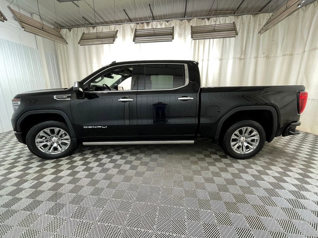Used 2022 Onyx Black GMC Denali image 23