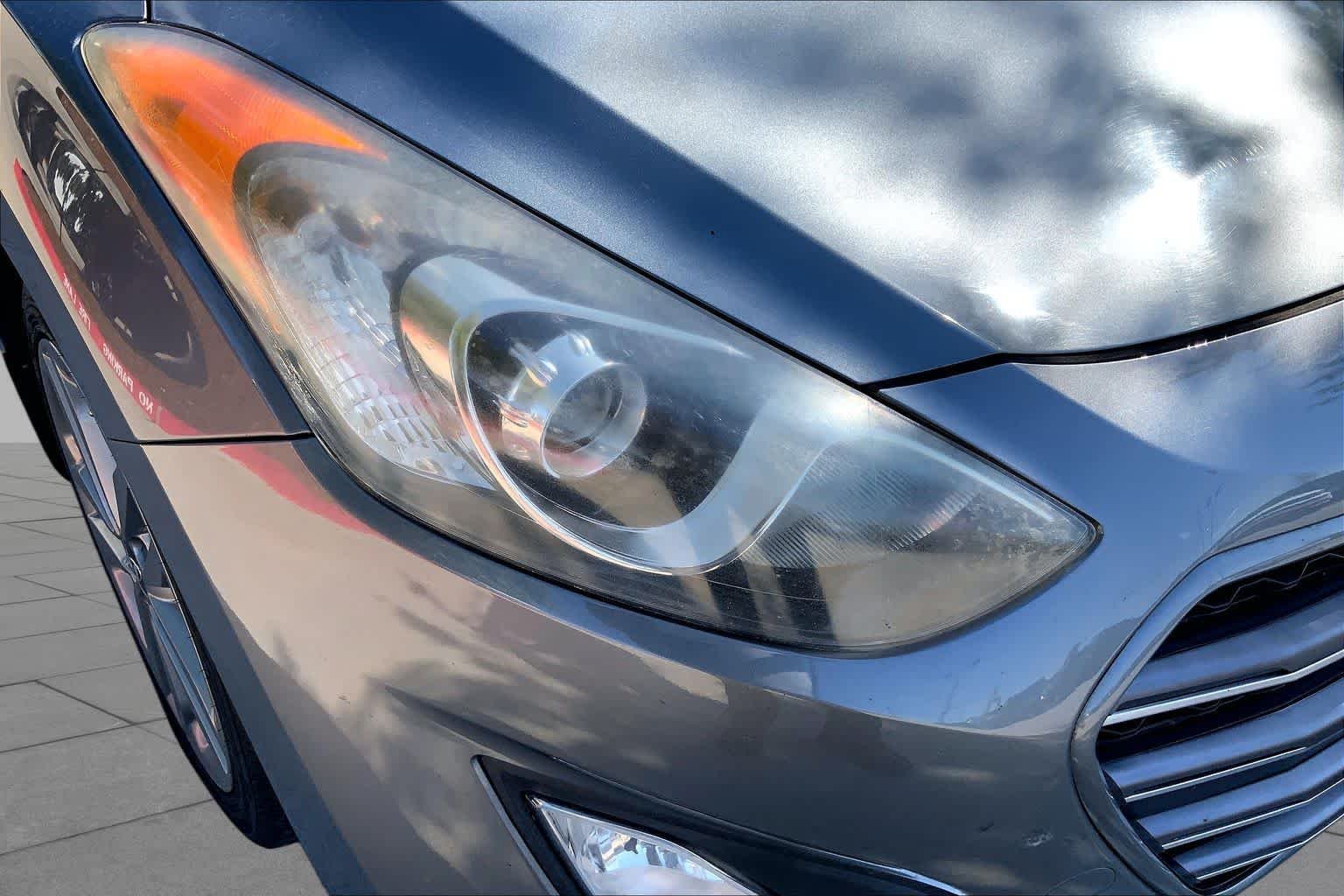 Used 2016 Galactic Gray Hyundai  image 27