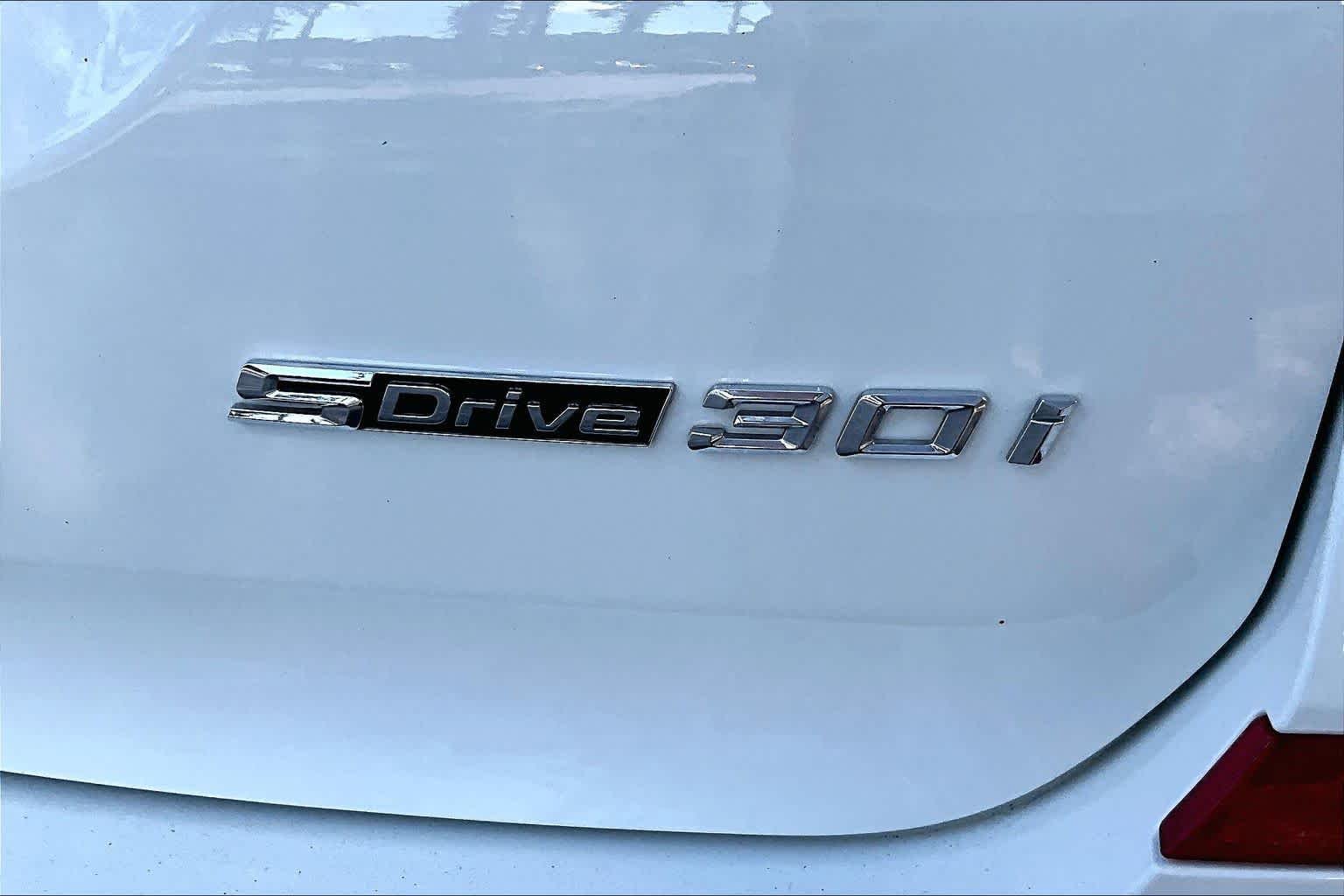 Used 2019 Alpine White BMW sDrive30i image 10