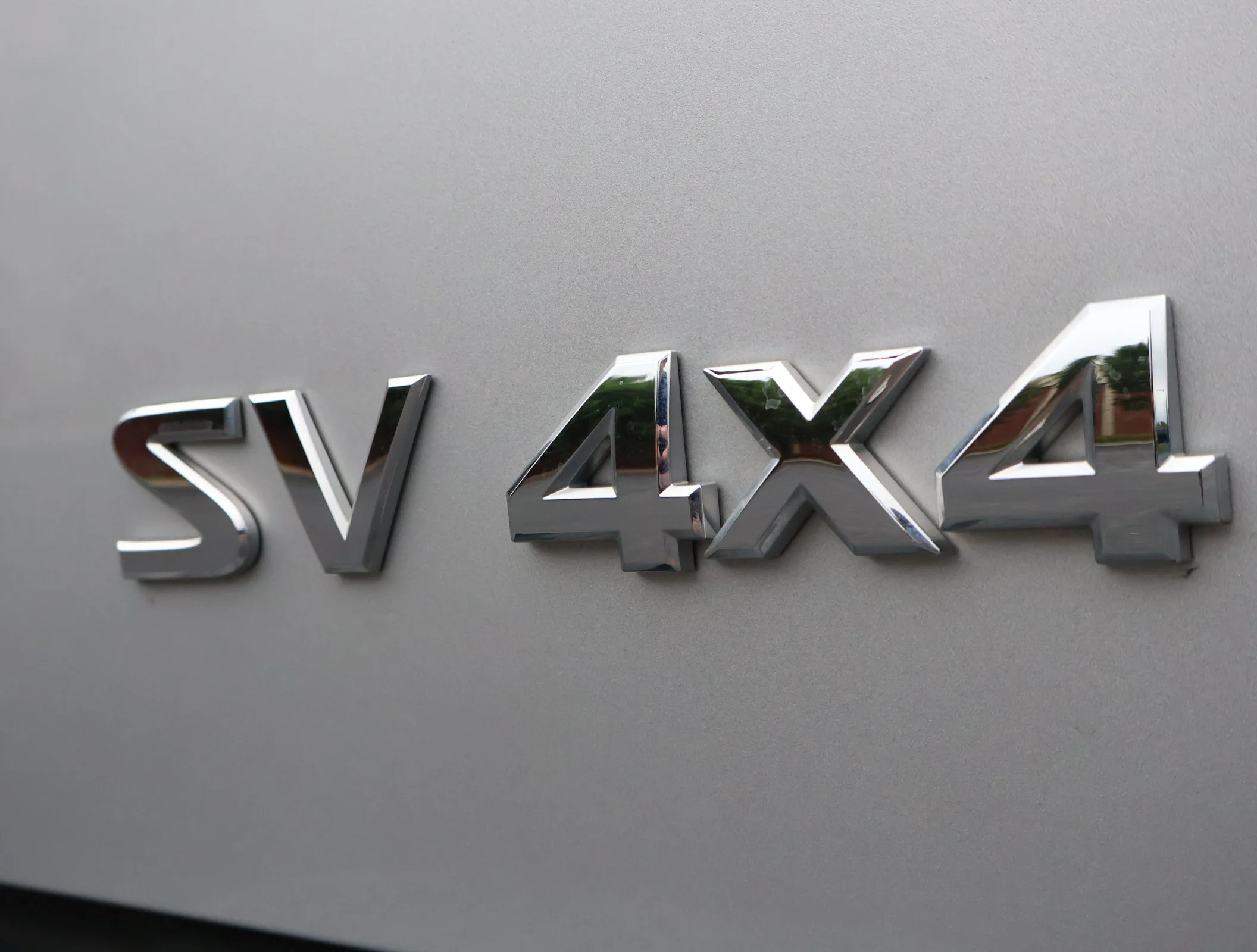 Used 2016 Brilliant Silver Nissan SV image 4