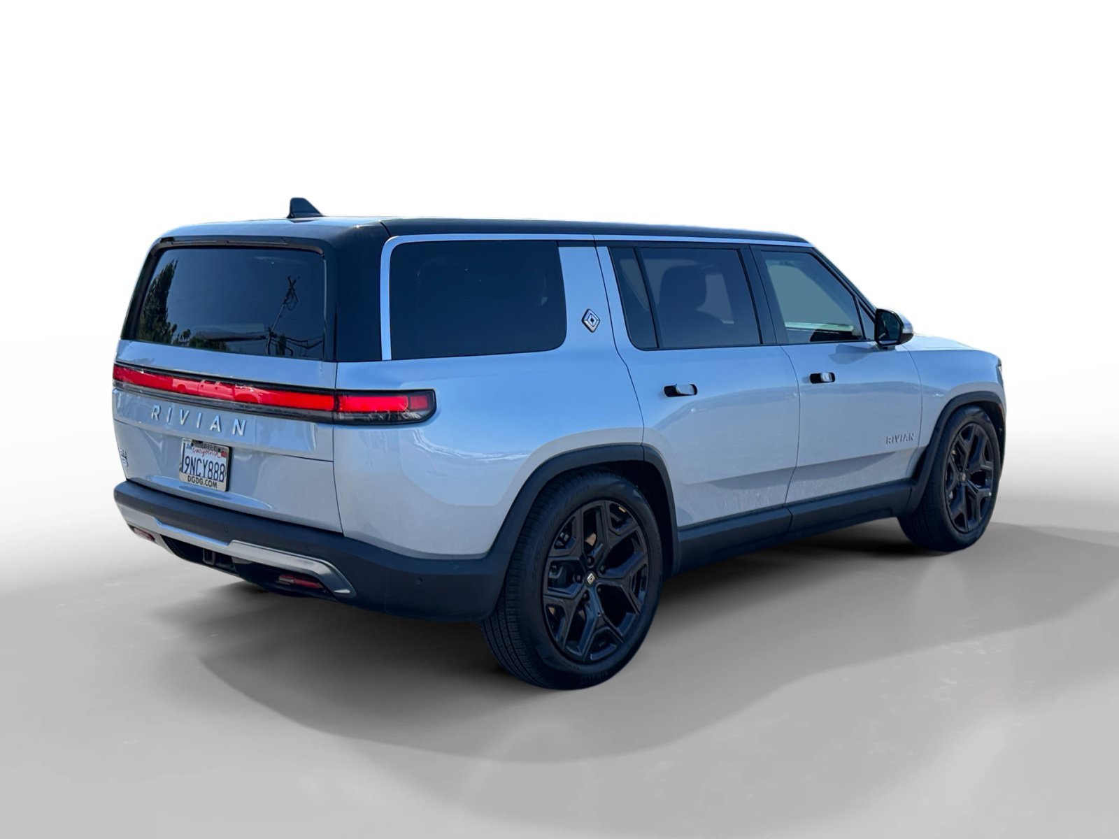 Used 2024 La Silver Rivian Adventure Dual Motor Standard Pack image 5