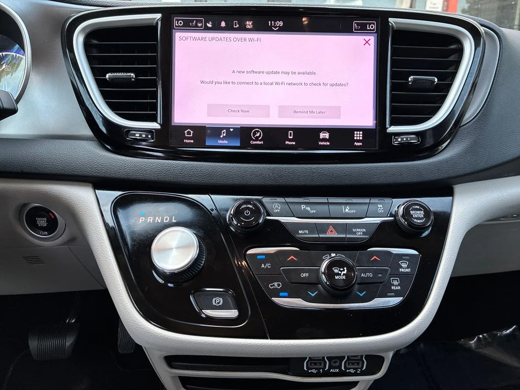 Used 2023 Gray Chrysler Touring L image 19
