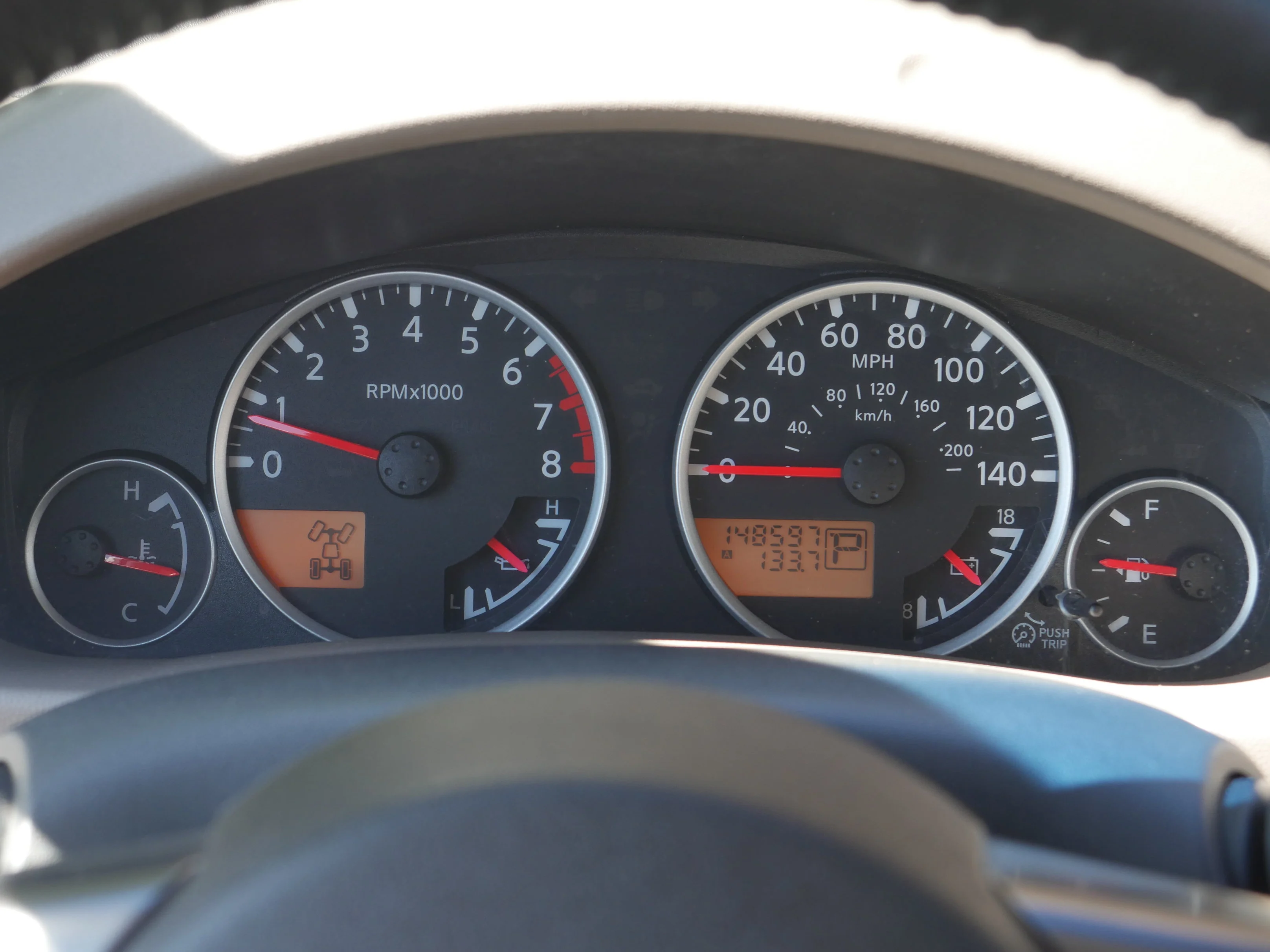 Used 2008 Avalanche Nissan SE image 7