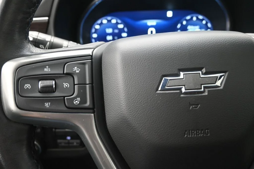 Used 2022 Gray Chevrolet Z71 image 22