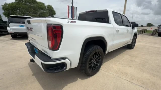 Used 2024 Summit White GMC Elevation image 8