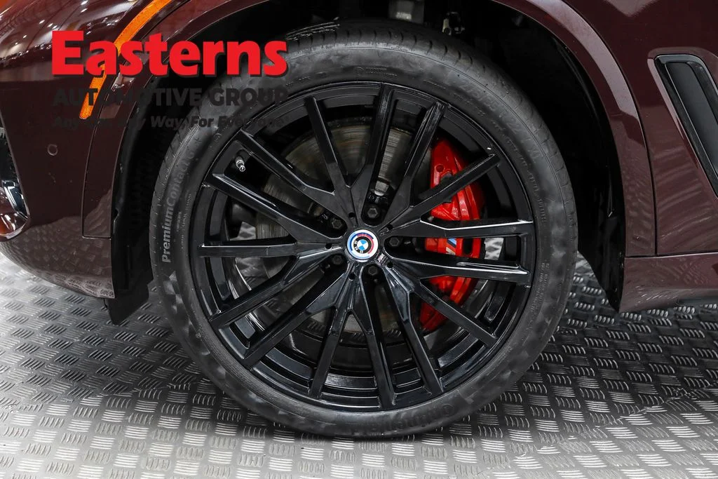 Used 2022 Red BMW M50i image 33