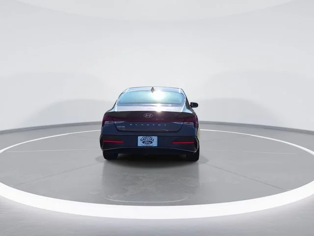 Used 2025 Gray Hyundai SEL Convenience image 7