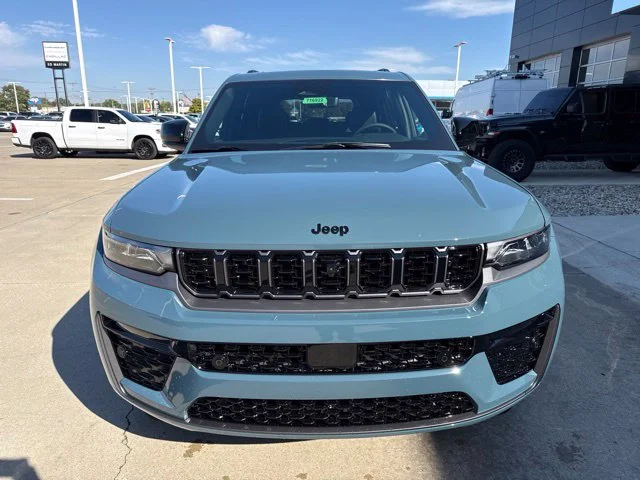 New 2027 Gray Jeep Limited Reserve image 9