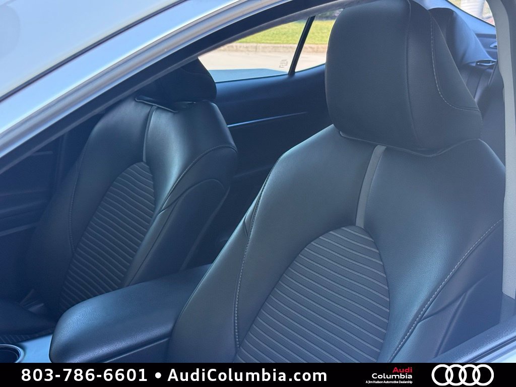 Used 2018 White Toyota SE image 16