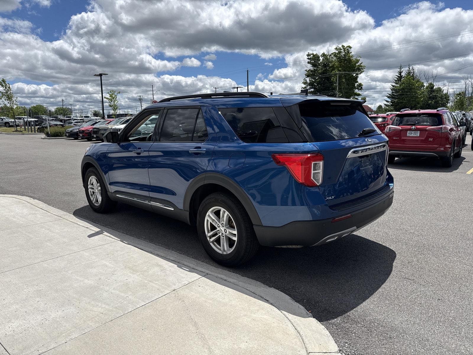 Used 2023 Atlas Blue Ford XLT image 5