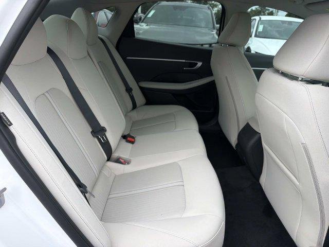 New 2026 White Hyundai SE image 17