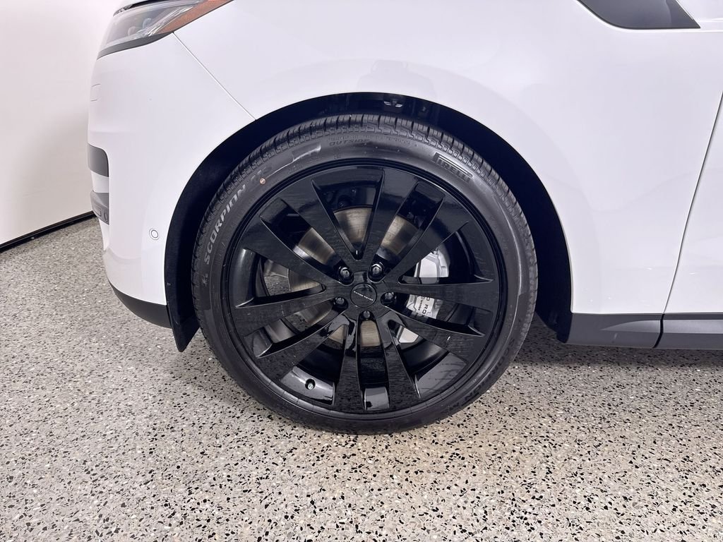 New 2026 Fuji White Land Rover SE image 10