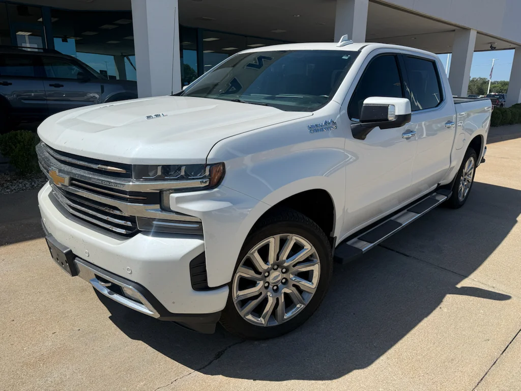 Used 2019 Iridescent Pearl Tricoat Chevrolet High Country image 8