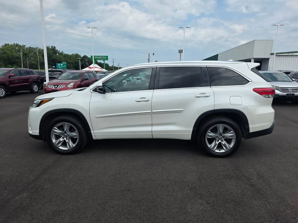 Used 2017 Blizzard Pearl Toyota Limited image 6