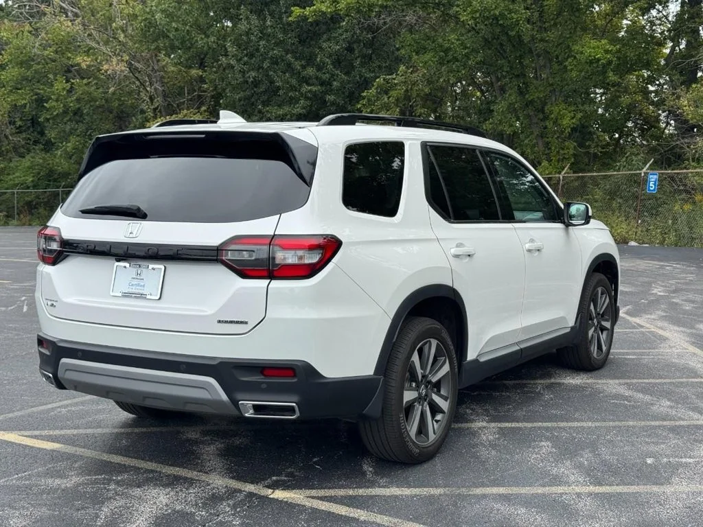 Certified Used 2025 White Honda Touring image 4