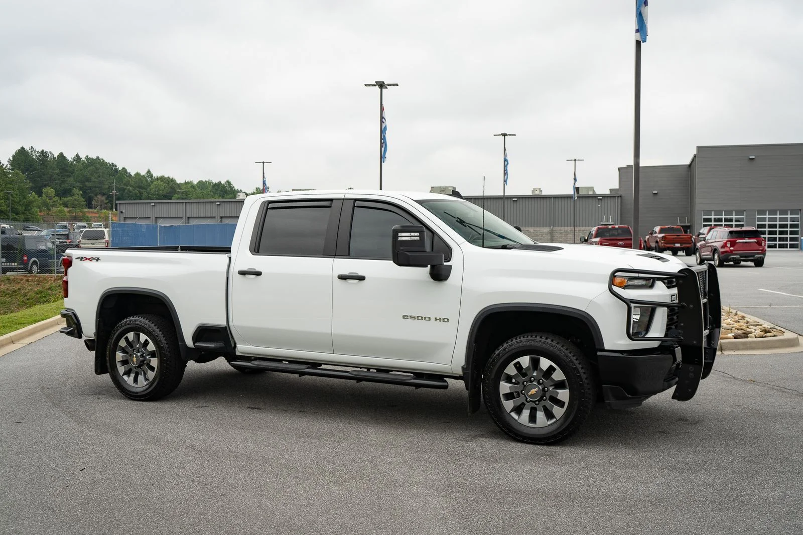 Used 2022 White Chevrolet Custom image 12