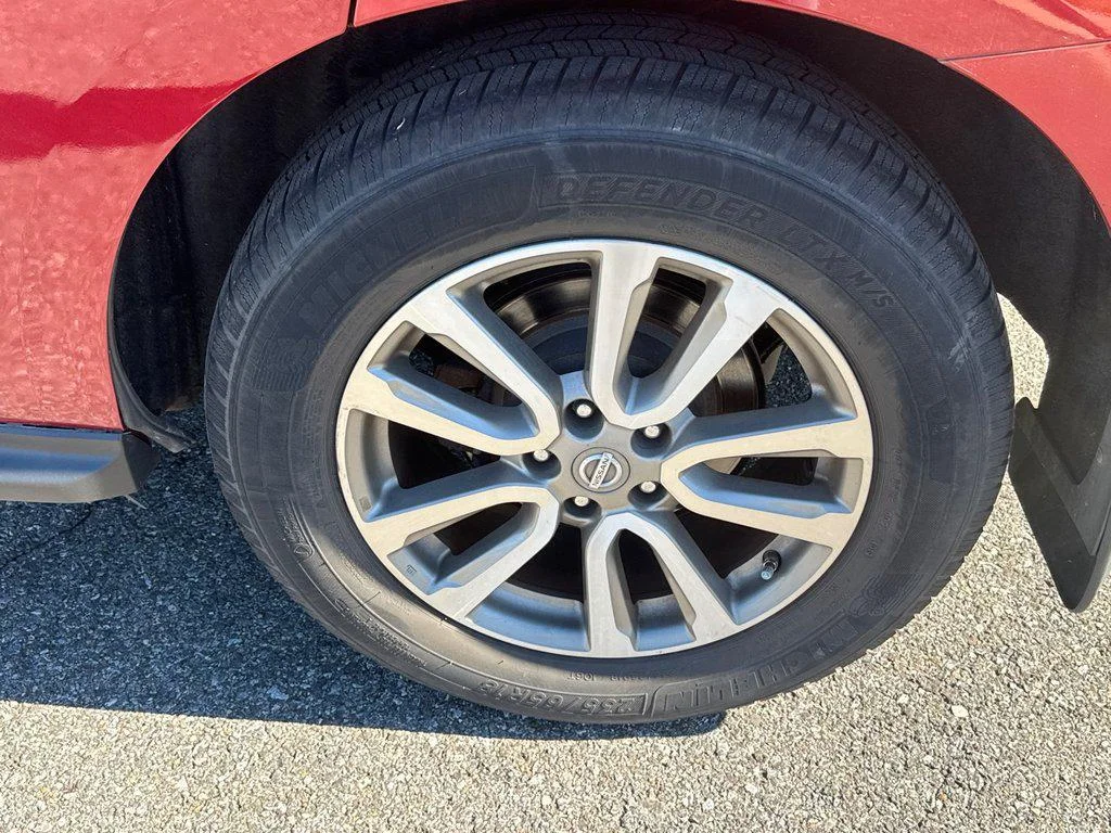 Used 2013 Cayenne Red Nissan 4WD 4dr SV image 7