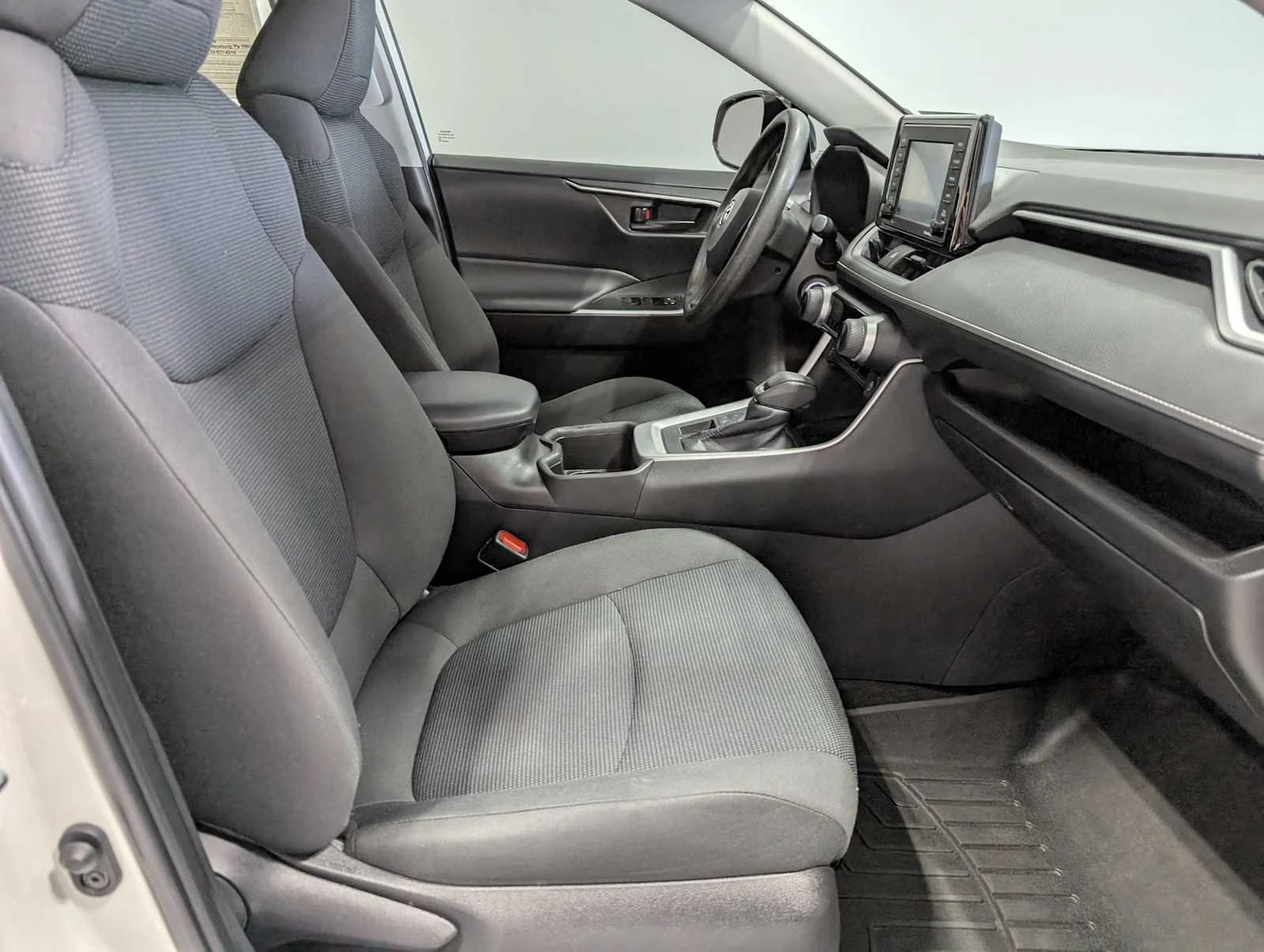 Used 2022 White Toyota LE image 38
