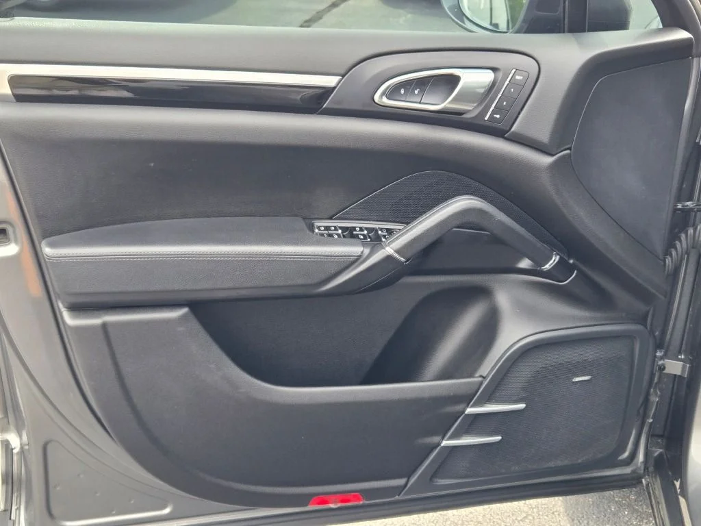 Used 2017  Porsche S image 22