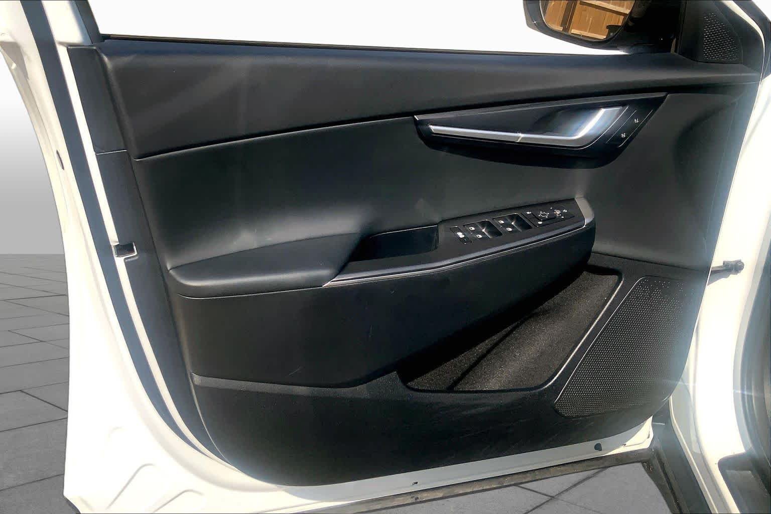 Certified Used 2024 Snow White Pearl Kia Light Long Range image 19