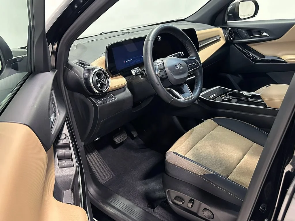Used 2025 Mosaic Black Metallic Chevrolet ACTIV image 19