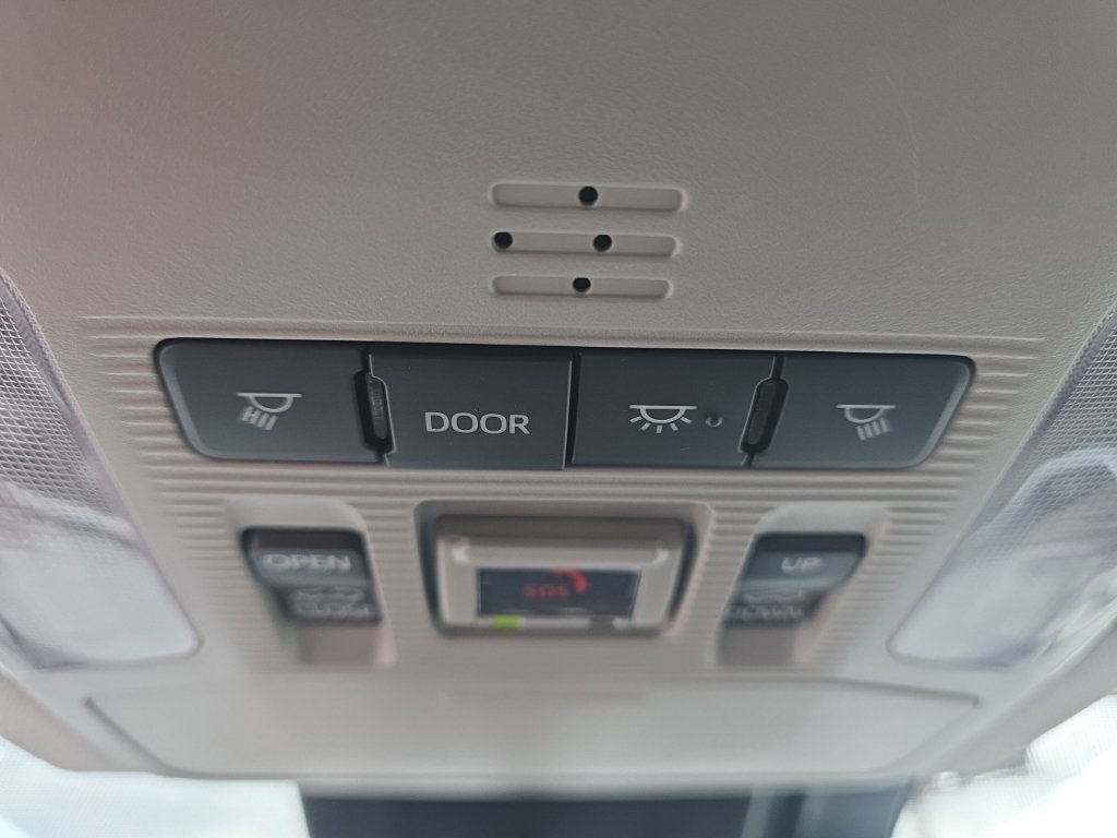 Used 2022  Toyota XLE Premium image 25