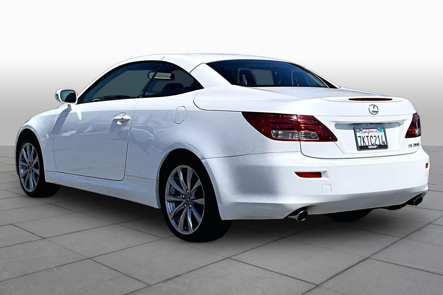 Used 2015 Starfire Pearl Lexus  image 11