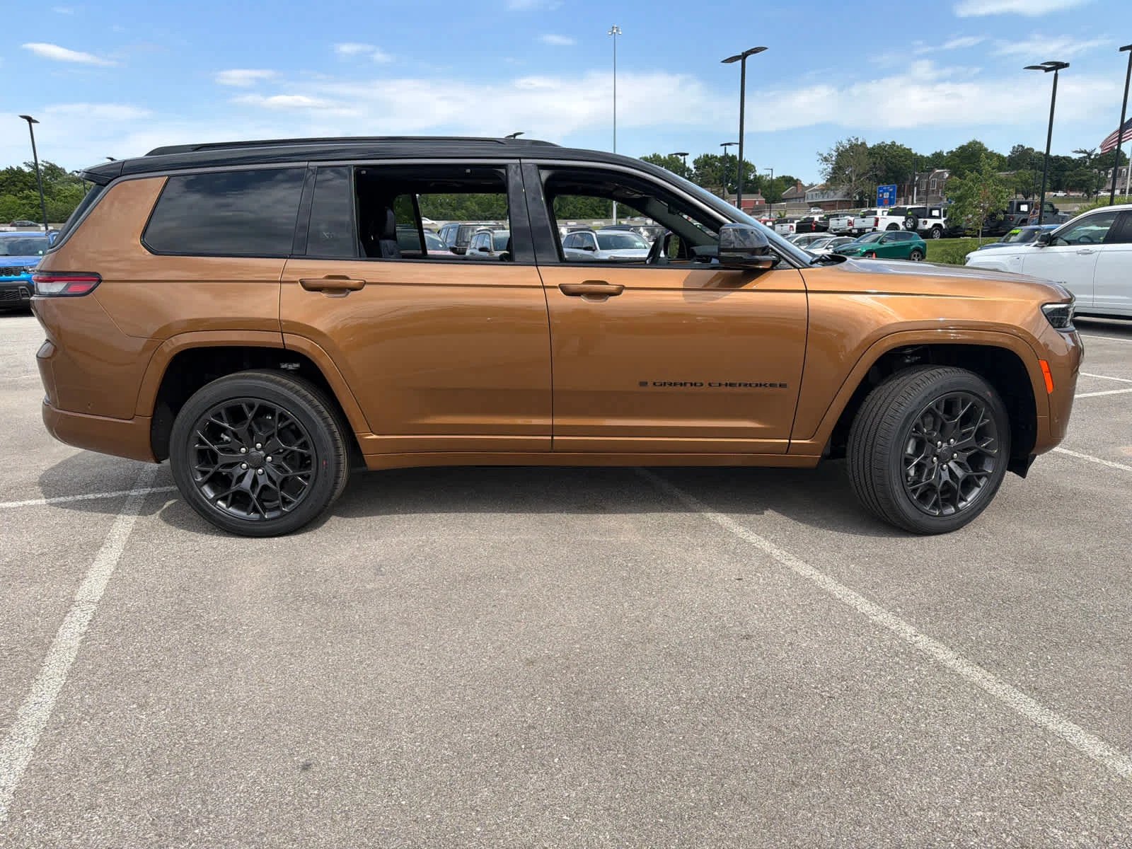 New 2026 Copper Shino Metallic Clear-Coat Exterior Paint Jeep Summit image 3
