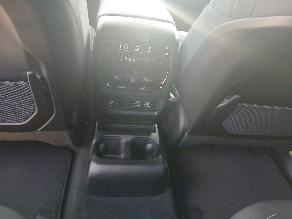 New 2026 Bright White Clear-Coat Exterior Paint Jeep Laredo image 36