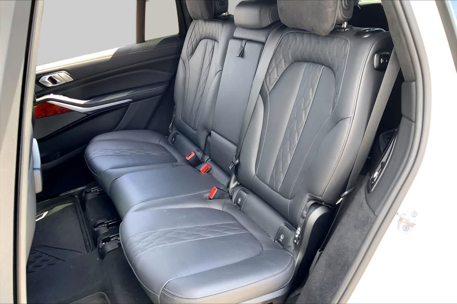 Used 2022 Mineral White Metallic BMW ALPINA XB7 image 20
