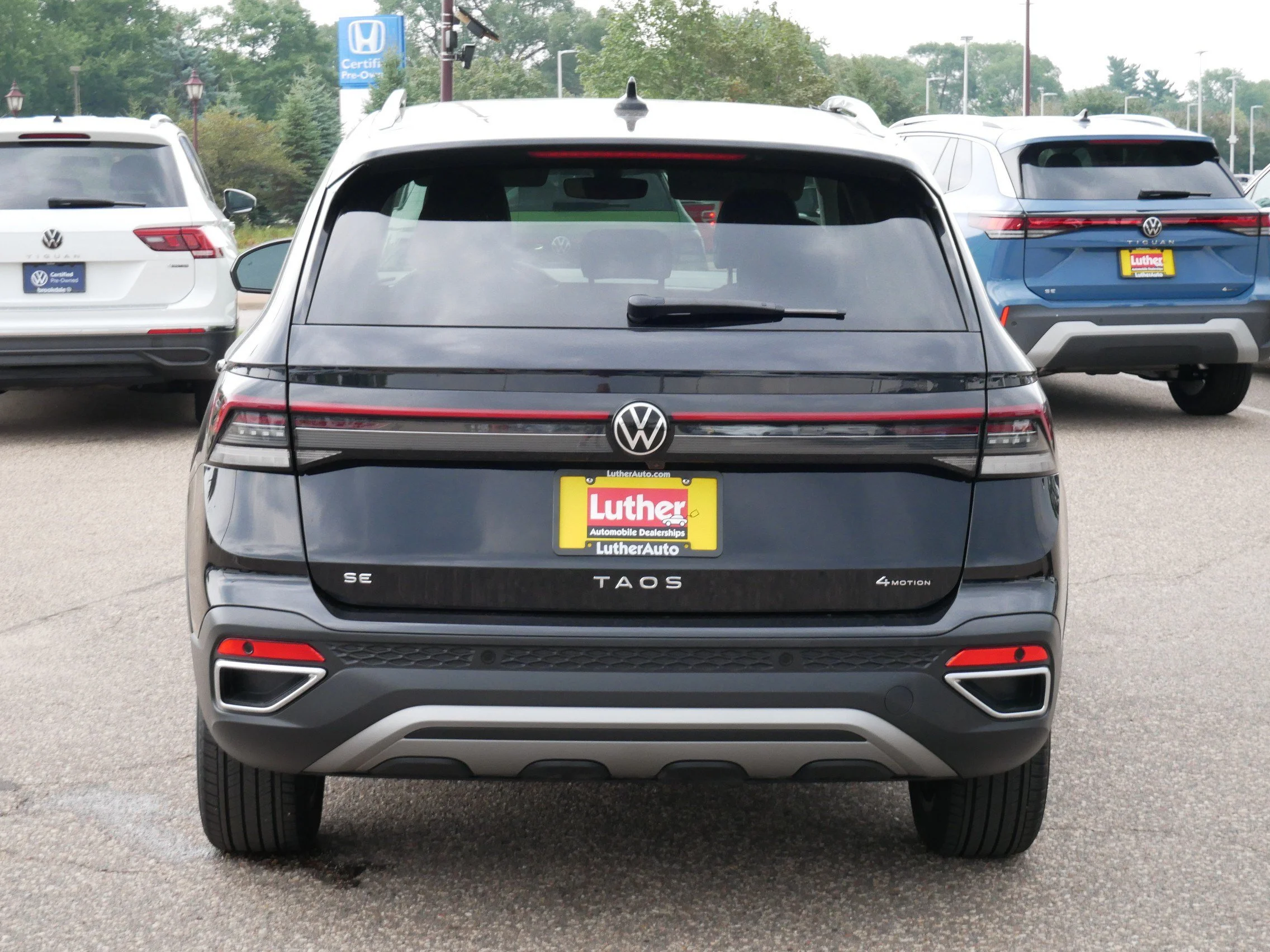 Used 2025 Black Volkswagen SE image 6