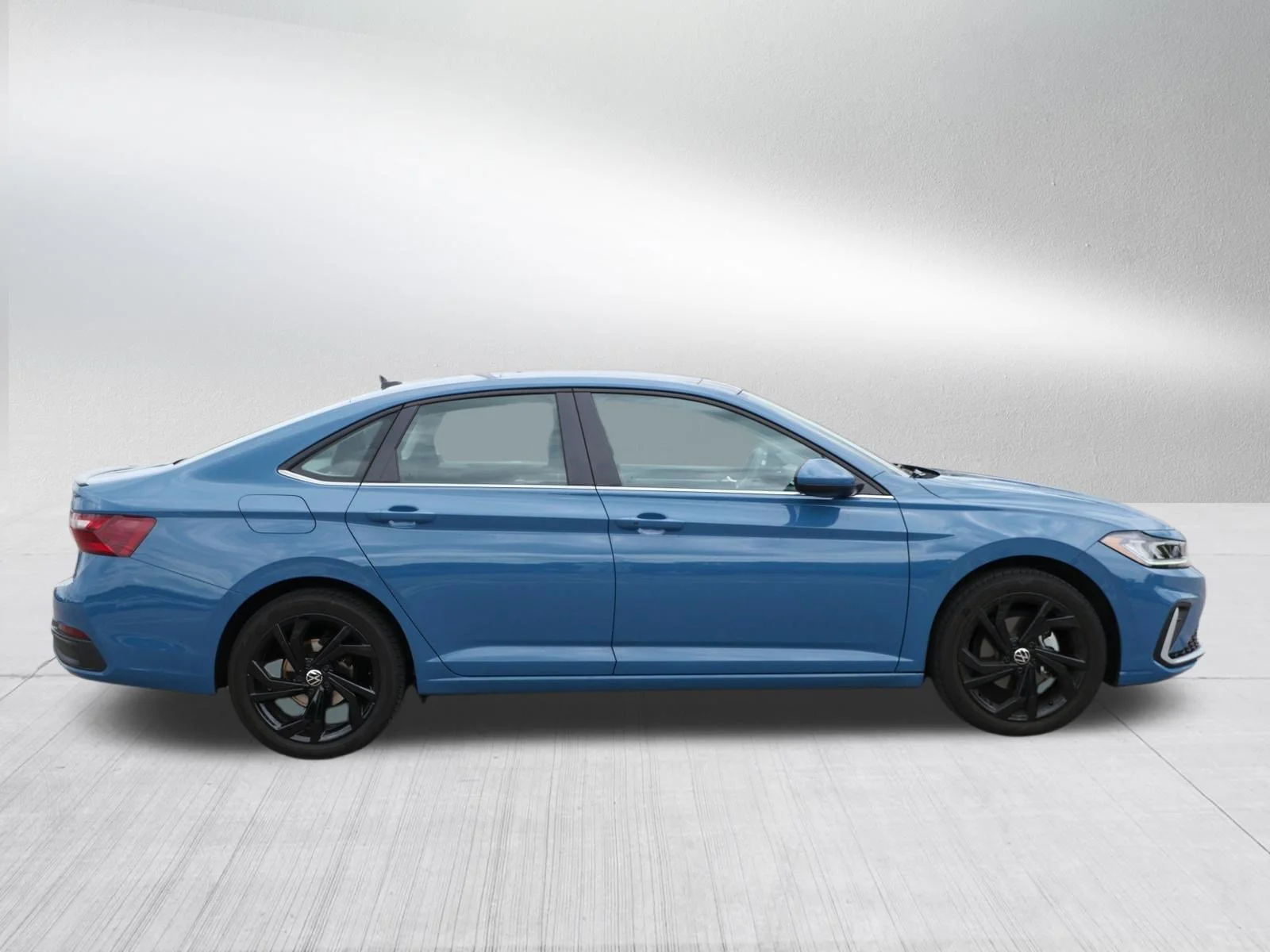 Certified Used 2025 Monterey Blue Volkswagen SE image 8