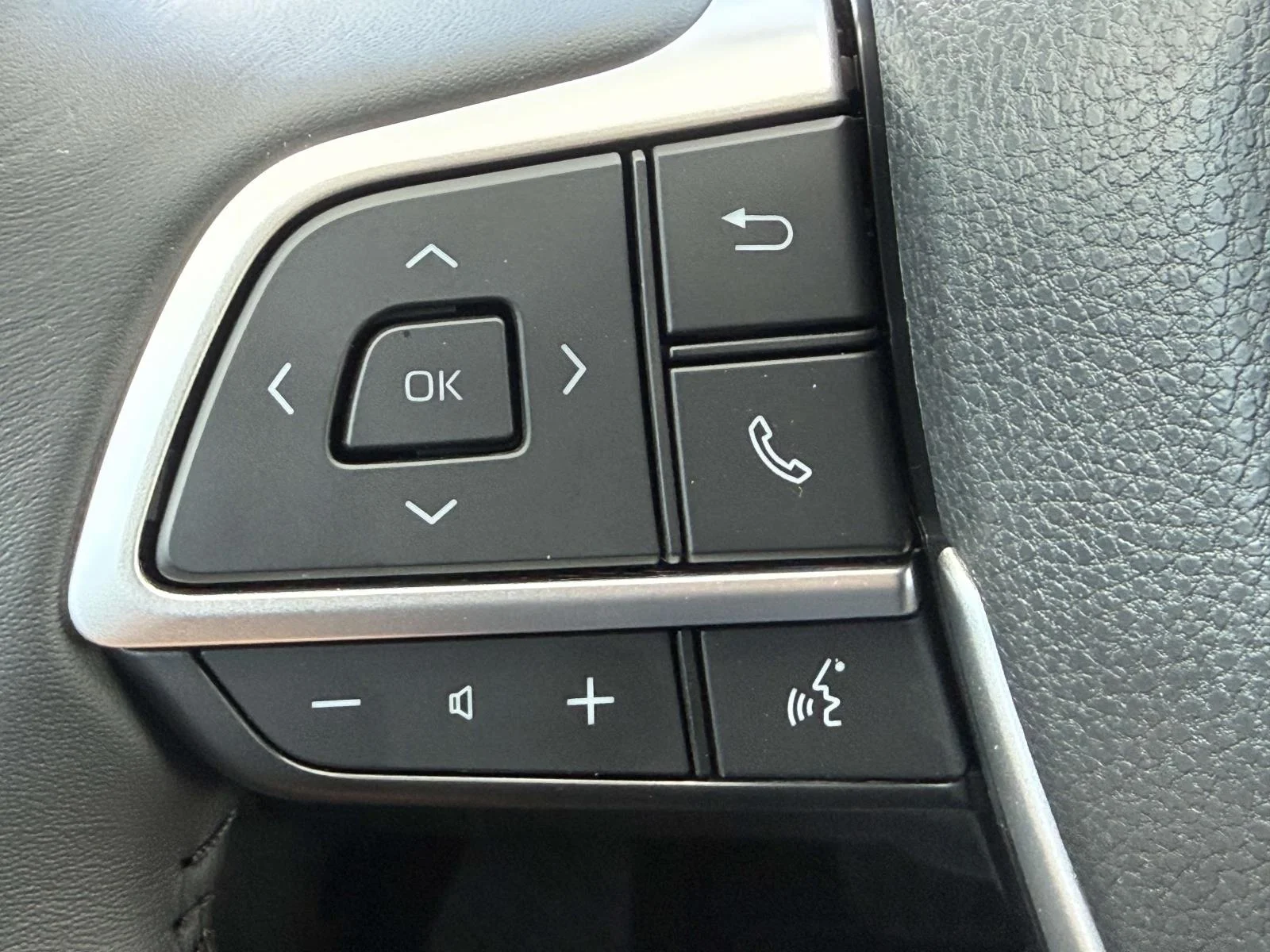 New 2026 Wind Chill Pearl Toyota XLE image 14