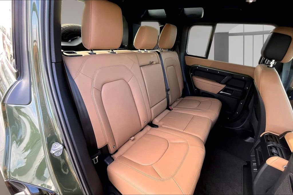 New 2026 WOOLSTONE GREEN Land Rover X-Dynamic SE image 10
