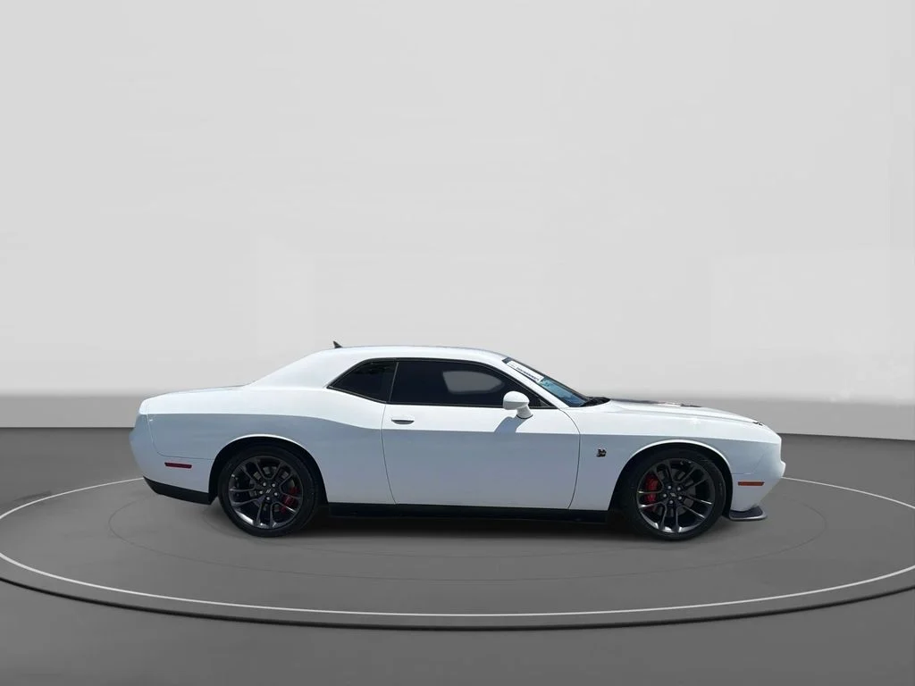 Used 2022 White Knuckle Clearcoat Dodge R/T Scat Pack image 4