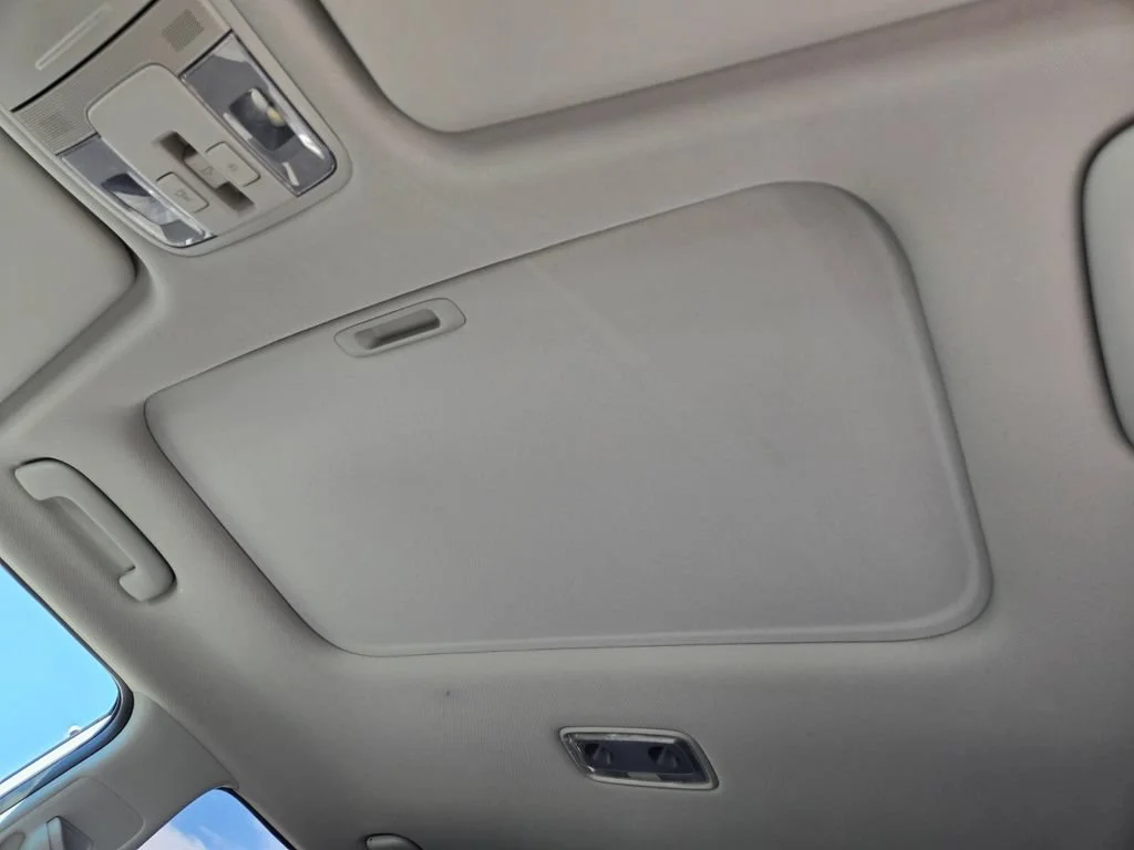 Used 2025 Snow White Pearl Kia EX image 11
